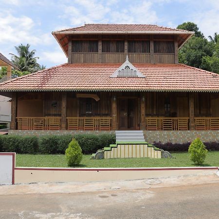 Apartamento Jackroot Heritage Athirappilly Kallana Exterior foto